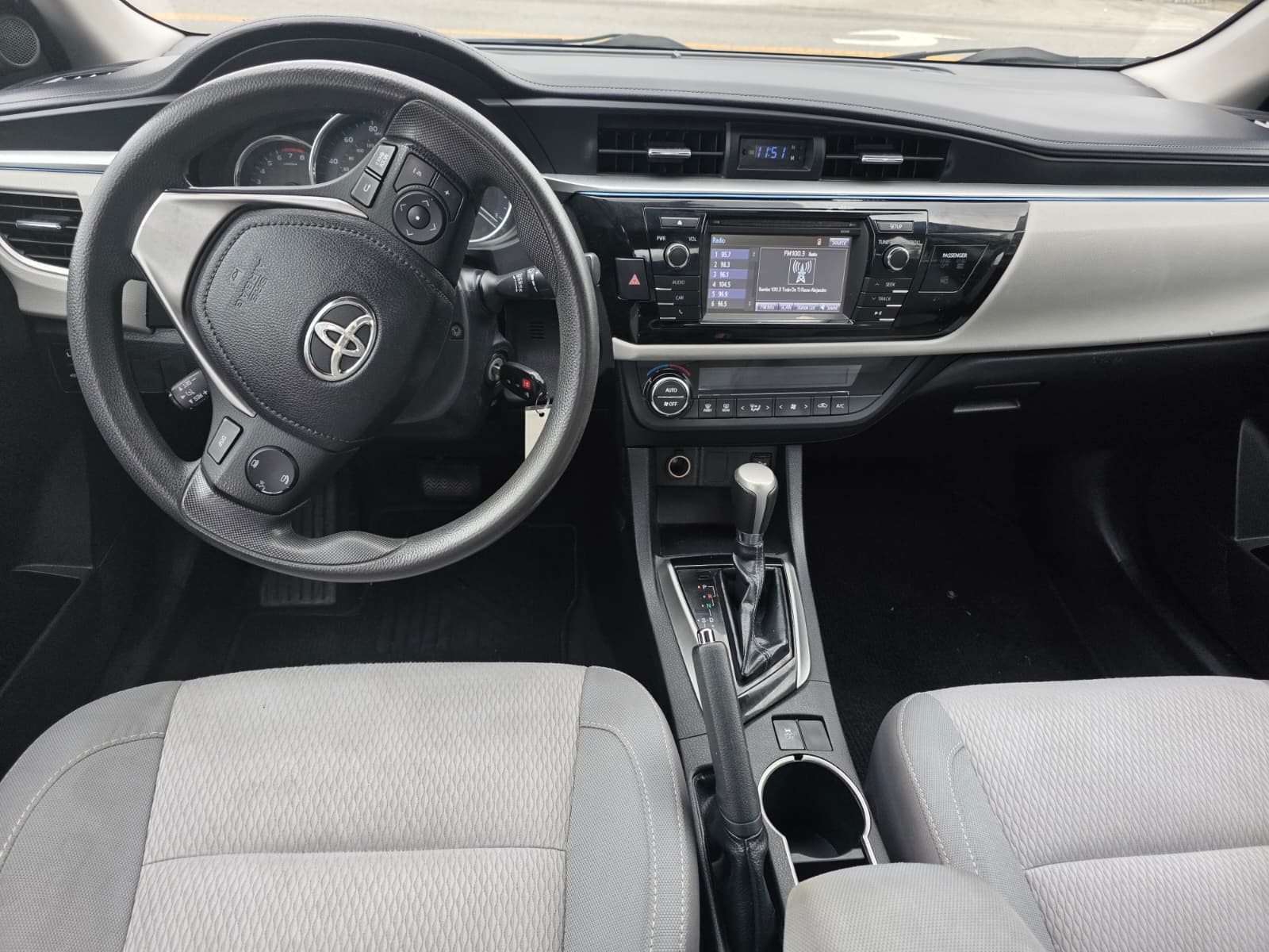 2015 Toyota Corolla LE - Photo 13