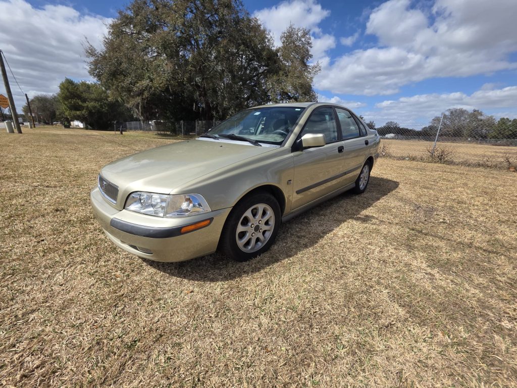 2001 VOLVO S40    SEDAN