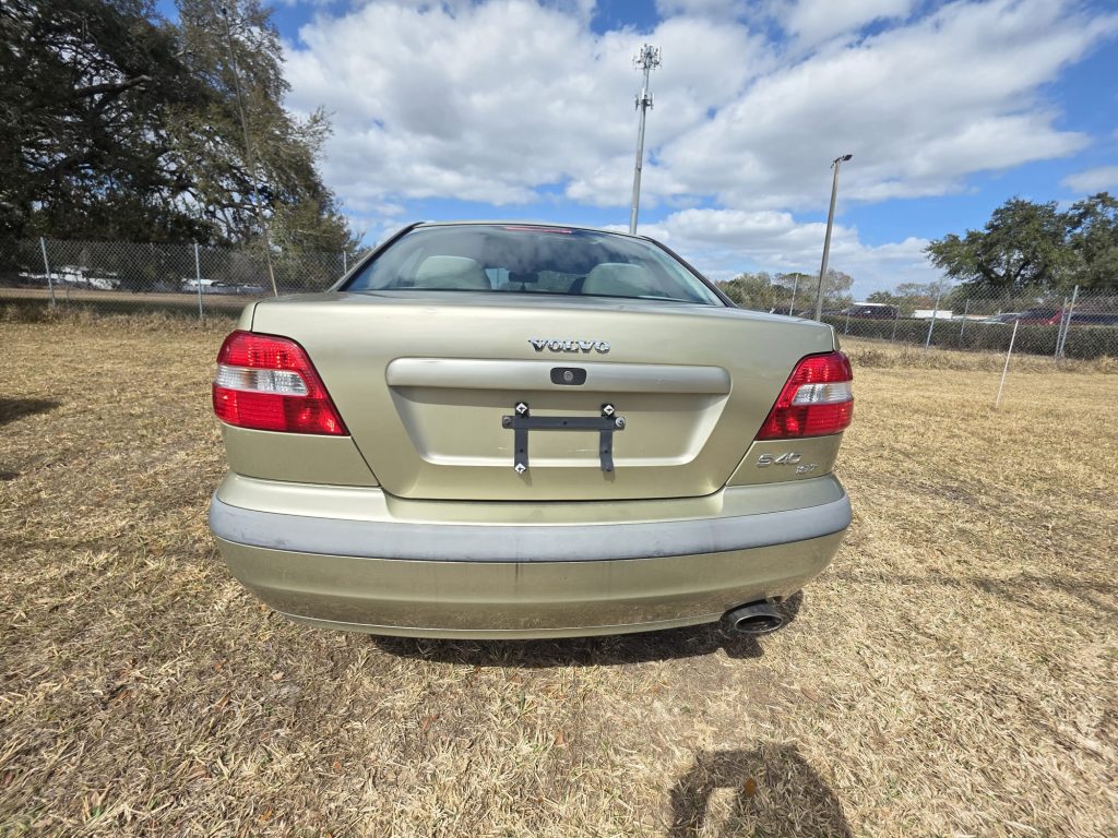 2001 VOLVO S40    SEDAN