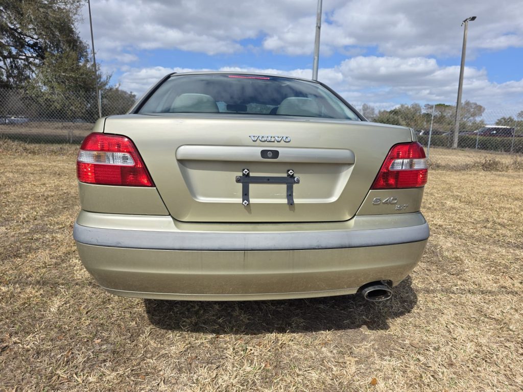 2001 VOLVO S40    SEDAN