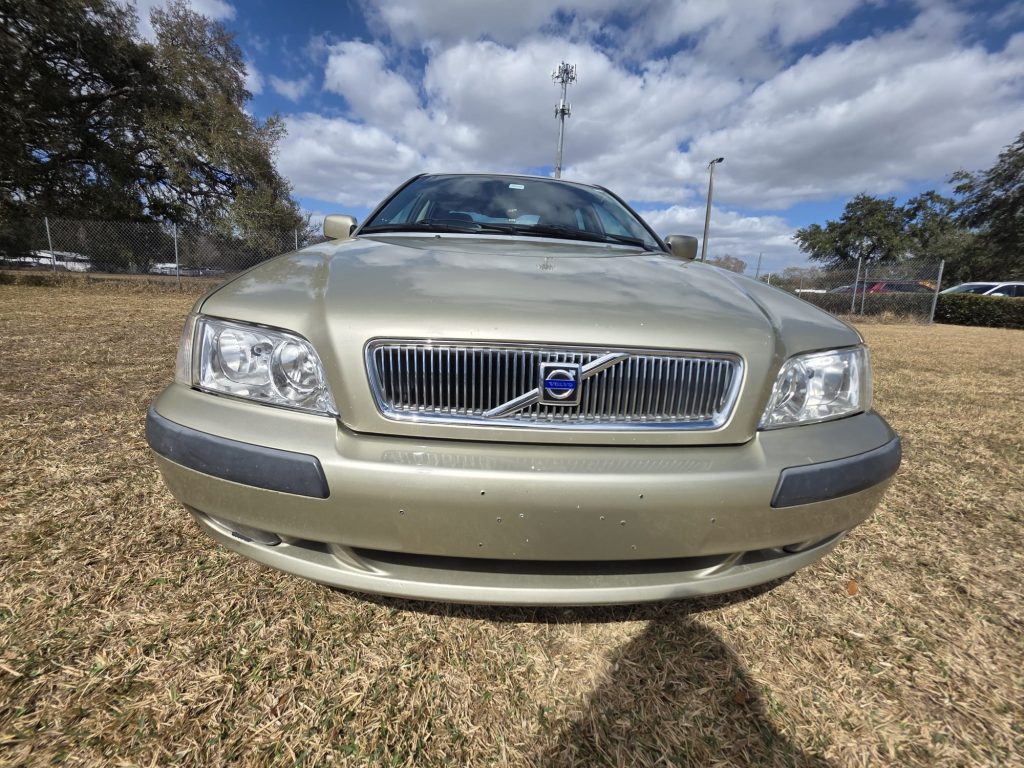 2001 VOLVO S40    SEDAN