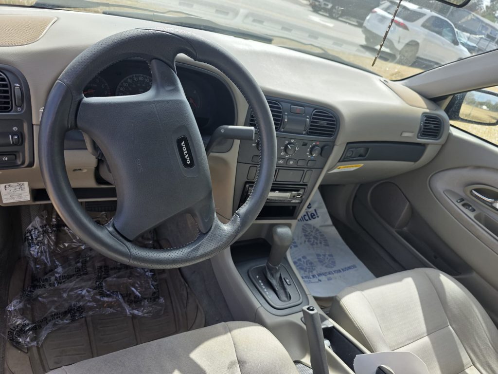 2001 VOLVO S40    SEDAN